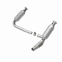 Load image into Gallery viewer, MagnaFlow Exhaust Products 49462 OEM Grade Direct-Fit Catalytic Converter for Select Dodge Dakota, Mitsubishi Raider