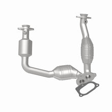 Load image into Gallery viewer, MagnaFlow Exhaust Products 441118 California CARB Direct-Fit Catalytic Converter for Select Ford Ranger, Mazda B3000