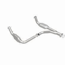 Load image into Gallery viewer, MagnaFlow Exhaust Products 49644 OEM Grade Direct-Fit Catalytic Converter for Select Chevrolet Silverado HD, Chevrolet Silverado HD Classic, Chevrolet Silverado Classic, Chevrolet Silverado HD, GMC Sierra HD, GMC Sierra HD Classic, GMC Sierra Classic,