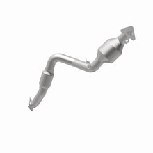 Load image into Gallery viewer, MagnaFlow Exhaust Products 5582586 California CARB Direct-Fit Catalytic Converter for Select Audi Q7, Volkswagen Touareg