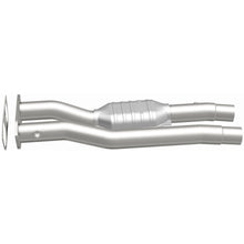 Load image into Gallery viewer, MagnaFlow Exhaust Products 4451471 California CARB Direct-Fit Catalytic Converter for Select Chevrolet C2500, Chevrolet C2500 Suburban, Chevrolet C3500, Chevrolet K2500, Chevrolet K2500 Suburban, Chevrolet K3500, GMC C2500, GMC C2500 Suburban, GMC C3500,