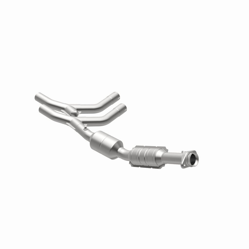 MagnaFlow Exhaust Products 51310 OEM Grade Direct-Fit Catalytic Converter for Select Ford E-150, Ford E-150 Club Wagon, Ford E-250
