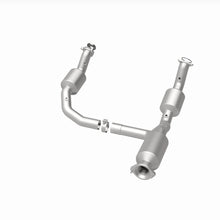 Load image into Gallery viewer, MagnaFlow Exhaust Products 280429 OEM Grade Direct-Fit Catalytic Converter for Select Chevrolet Express 2500, Chevrolet Express 3500, Chevrolet Express 4500, GMC Savana 2500, GMC Savana 3500, GMC Savana