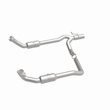 Load image into Gallery viewer, MagnaFlow Exhaust Products 52294 OEM Grade Direct-Fit Catalytic Converter for Select Ford E-150, Ford E-250, Ford E-350 Super Duty, Ford E-450 Super Duty