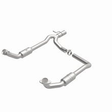 Load image into Gallery viewer, MagnaFlow Exhaust Products 5551294 California CARB Direct-Fit Catalytic Converter for Select Ford E-150, Ford E-250, Ford E-350 Super Duty