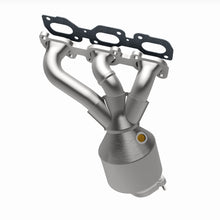 Load image into Gallery viewer, MagnaFlow Exhaust Products 5531920 California CARB Manifold Catalytic Converter for Select Ford Escape, Mercury Mariner