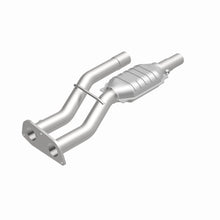 Load image into Gallery viewer, MagnaFlow Exhaust Products 23179 HM Grade Direct-Fit Catalytic Converter for Select Chevrolet C2500, Chevrolet C2500 Suburban, Chevrolet C3500, Chevrolet K2500, Chevrolet K3500, GMC C2500, GMC C2500 Suburban, GMC K2500, GMC K3500