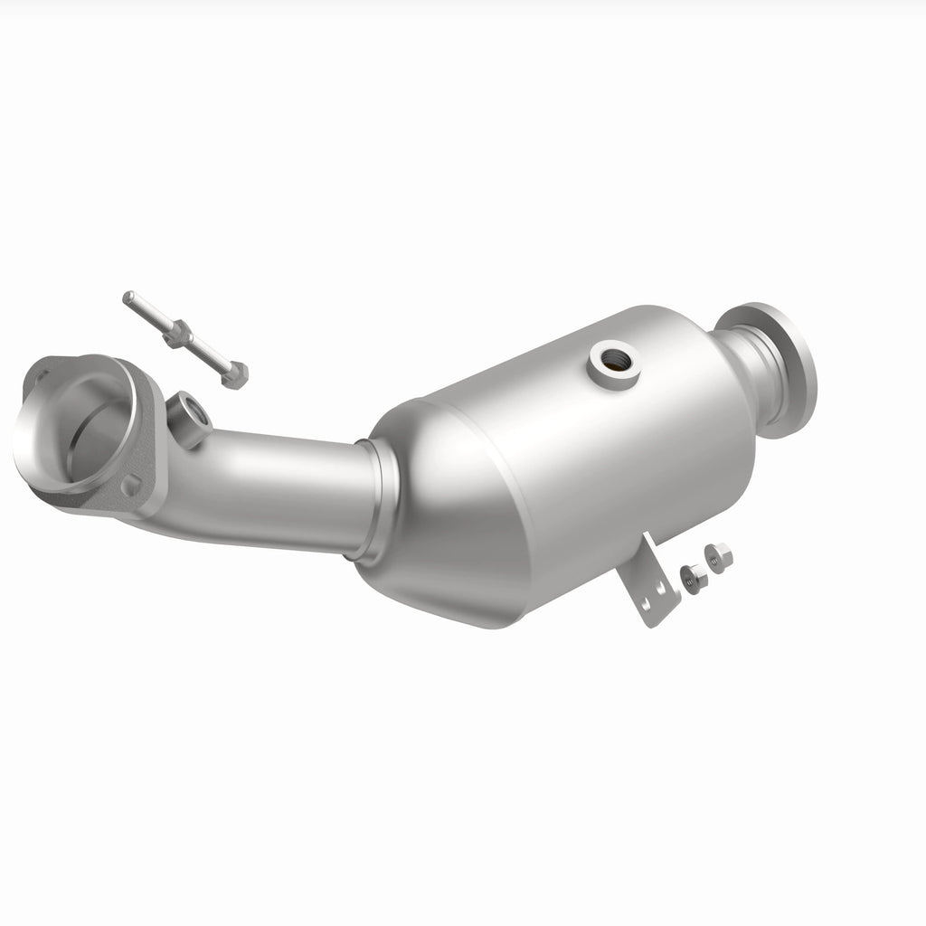 MagnaFlow Exhaust Products 21-682 OEM Grade Direct-Fit Catalytic Converter for Select Mercedes-Benz C400, Mercedes-Benz C43 AMG, Mercedes-Benz C450 AMG, Mercedes-Benz E43 AMG, Mercedes-Benz E450, Mercedes-Benz GLC43 AMG