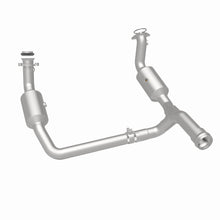 Load image into Gallery viewer, MagnaFlow Exhaust Products 280211 OEM Grade Direct-Fit Catalytic Converter for Select Cadillac Escalade, Cadillac Escalade ESV, Chevrolet Silverado 1500, Chevrolet Silverado LTD, Chevrolet Suburban, Chevrolet Tahoe, GMC Sierra 1500, GMC Sierra Limited,