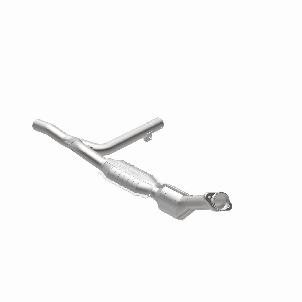 MagnaFlow Exhaust Products 49622 OEM Grade Direct-Fit Catalytic Converter for Select Ford F-150, Ford F-150 Heritage