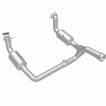 Load image into Gallery viewer, MagnaFlow Exhaust Products 280211 OEM Grade Direct-Fit Catalytic Converter for Select Cadillac Escalade, Cadillac Escalade ESV, Chevrolet Silverado 1500, Chevrolet Silverado LTD, Chevrolet Suburban, Chevrolet Tahoe, GMC Sierra 1500, GMC Sierra Limited,