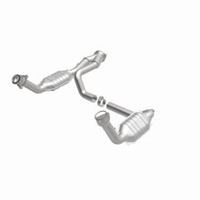 Load image into Gallery viewer, MagnaFlow Exhaust Products 51097 OEM Grade Direct-Fit Catalytic Converter for Select Cadillac Escalade, Chevrolet Avalanche 1500, Chevrolet Silverado 1500, Chevrolet Silverado Classic, Chevrolet Silverado 2500, Chevrolet Suburban 1500, Chevrolet Tahoe,