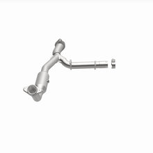 Load image into Gallery viewer, MagnaFlow Exhaust Products 4651411 California CARB Direct-Fit Catalytic Converter for Select Ford Expedition
