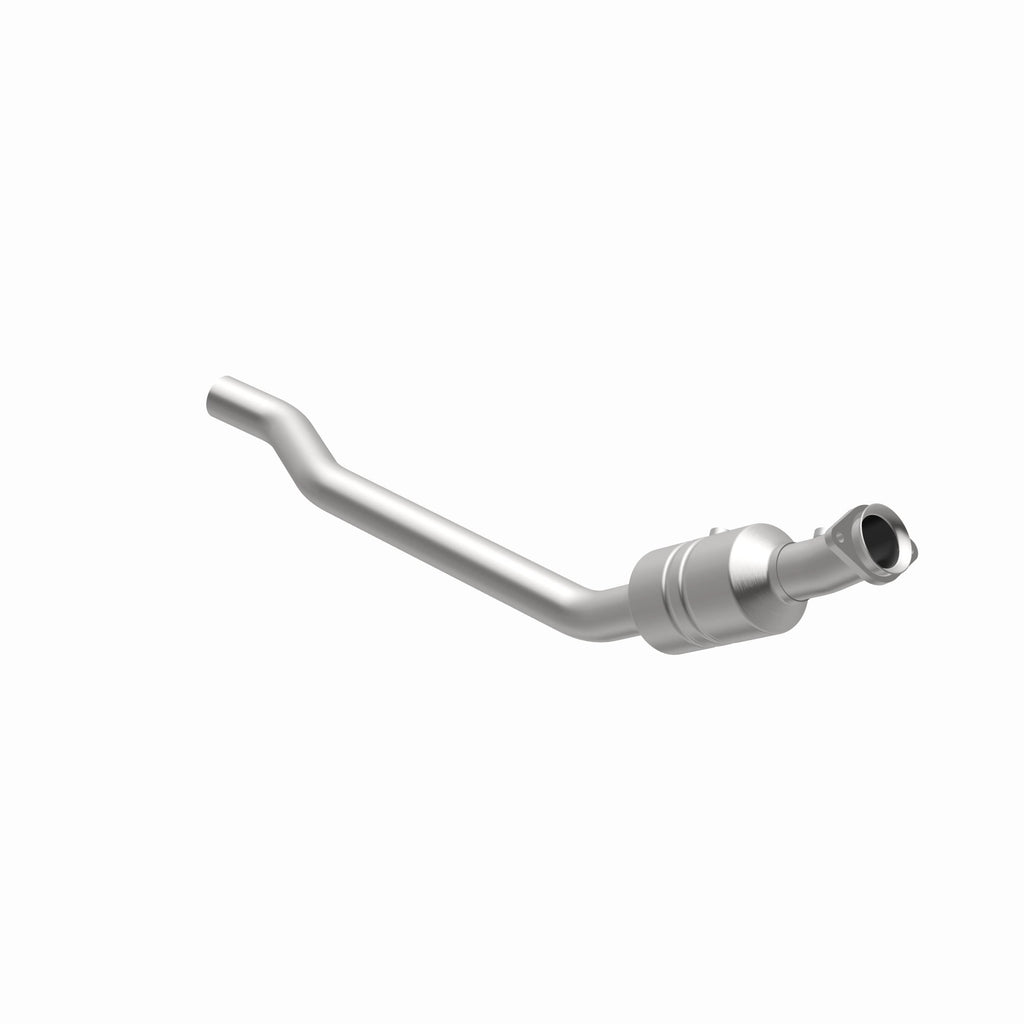 MagnaFlow Exhaust Products 49739 OEM Grade Direct-Fit Catalytic Converter for Select Dodge Durango, Jeep Grand Cherokee