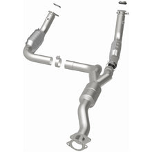 Load image into Gallery viewer, MagnaFlow Exhaust Products 52113 OEM Grade Direct-Fit Catalytic Converter for Select Chevrolet Express 2500, Chevrolet Express 3500, Chevrolet Express 4500, GMC Savana 2500, GMC Savana 3500, GMC Savana