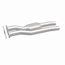 Load image into Gallery viewer, MagnaFlow Exhaust Products 95471 HM Grade Direct-Fit Catalytic Converter for Select Chevrolet C2500, Chevrolet C2500 Suburban, Chevrolet C3500, Chevrolet C3500HD, Chevrolet K2500, Chevrolet K2500 Suburban, Chevrolet K3500, GMC C2500, GMC C2500 Suburban,