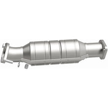 Load image into Gallery viewer, MagnaFlow Exhaust Products 24426 HM Grade Direct-Fit Catalytic Converter for Select Hyundai Azera, Hyundai Santa Fe, Hyundai Sonata, Hyundai Veracruz, Kia Amanti