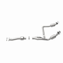 Load image into Gallery viewer, MagnaFlow Exhaust Products 5582134 California CARB Direct-Fit Catalytic Converter for Select Chevrolet Express 1500, Chevrolet Express 2500, Chevrolet Express 3500, GMC Savana 1500, GMC Savana 2500, GMC Savana