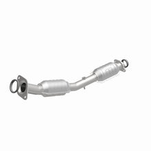 Load image into Gallery viewer, MagnaFlow Exhaust Products 551833 California CARB Direct-Fit Catalytic Converter for Select Nissan Versa