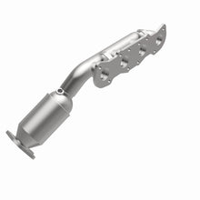 Load image into Gallery viewer, MagnaFlow Exhaust Products 22-092 OEM Grade Manifold Catalytic Converter for Select Hyundai Equus, Hyundai Genesis, Kia K900