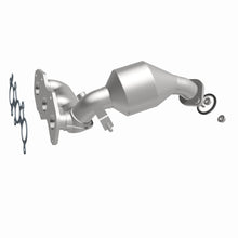 Load image into Gallery viewer, MagnaFlow Exhaust Products 5582822 California CARB Manifold Catalytic Converter for Select Toyota Sienna