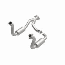 Load image into Gallery viewer, MagnaFlow Exhaust Products 5451760 California CARB Direct-Fit Catalytic Converter for Select Ford F-250 Super Duty, Ford F-350 Super Duty