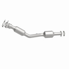 Load image into Gallery viewer, MagnaFlow Exhaust Products 5481722 California CARB Direct-Fit Catalytic Converter for Select Saturn Vue