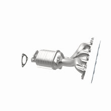Load image into Gallery viewer, MagnaFlow Exhaust Products 5531060 California CARB Manifold Catalytic Converter for Select Chevrolet Malibu, Pontiac G6, Saturn Aura
