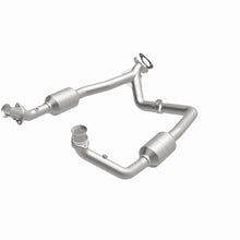 Load image into Gallery viewer, MagnaFlow Exhaust Products 4583378 California CARB Direct-Fit Catalytic Converter for Select Ford E-150, Ford E-150 Club Wagon, Ford E-250, Ford E-350 Club Wagon, Ford E-350 Super Duty