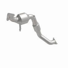 Load image into Gallery viewer, MagnaFlow Exhaust Products 5582585 California CARB Direct-Fit Catalytic Converter for Select Audi Q7, Volkswagen Touareg