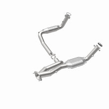 Load image into Gallery viewer, MagnaFlow Exhaust Products 51097 OEM Grade Direct-Fit Catalytic Converter for Select Cadillac Escalade, Chevrolet Avalanche 1500, Chevrolet Silverado 1500, Chevrolet Silverado Classic, Chevrolet Silverado 2500, Chevrolet Suburban 1500, Chevrolet Tahoe,