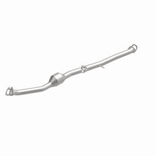 Load image into Gallery viewer, MagnaFlow Exhaust Products 5571448 California CARB Direct-Fit Catalytic Converter for Select Saab 9-2X, Subaru Forester, Subaru Impreza, Subaru Legacy, Subaru Outback