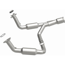 Load image into Gallery viewer, MagnaFlow Exhaust Products 5451650 California CARB Direct-Fit Catalytic Converter for Select Buick Rainier, Chevrolet Trailblazer, GMC Envoy