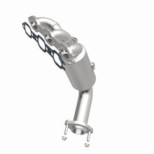 Load image into Gallery viewer, MagnaFlow Exhaust Products 51061 OEM Grade Manifold Catalytic Converter for Select Chrysler Pacifica, Chrysler Sebring, Chrysler Town &amp; Country, Dodge Avenger, Dodge Grand Caravan, Dodge Journey, Volkswagen Routan