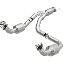 Load image into Gallery viewer, MagnaFlow Exhaust Products 280505 OEM Grade Direct-Fit Catalytic Converter for Select Chevrolet Express 3500, Chevrolet Express 4500, GMC Savana 3500, GMC Savana