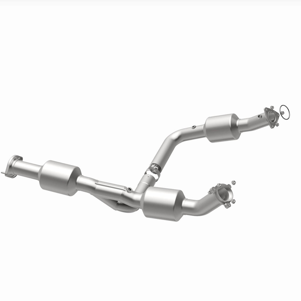 MagnaFlow Exhaust Products 280210 OEM Grade Direct-Fit Catalytic Converter for Select Chevrolet Express 2500, Chevrolet Express 3500, GMC Savana 2500, GMC Savana