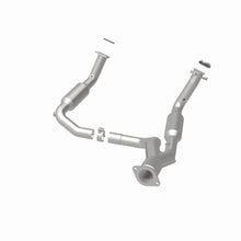 Load image into Gallery viewer, MagnaFlow Exhaust Products 5451650 California CARB Direct-Fit Catalytic Converter for Select Buick Rainier, Chevrolet Trailblazer, GMC Envoy