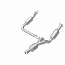 Load image into Gallery viewer, MagnaFlow Exhaust Products 5582578 California CARB Direct-Fit Catalytic Converter for Select Chevrolet Avalanche, Chevrolet Silverado 1500, Chevrolet Suburban 1500, Chevrolet Tahoe, GMC Sierra 1500, GMC Yukon, GMC Yukon XL