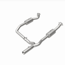 Load image into Gallery viewer, MagnaFlow Exhaust Products 21-599 OEM Grade Direct-Fit Catalytic Converter for Select Ford E-250, Ford E-350 Super Duty