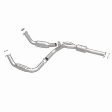 Load image into Gallery viewer, MagnaFlow Exhaust Products 52113 OEM Grade Direct-Fit Catalytic Converter for Select Chevrolet Express 2500, Chevrolet Express 3500, Chevrolet Express 4500, GMC Savana 2500, GMC Savana 3500, GMC Savana