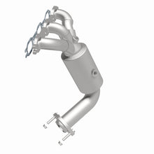 Load image into Gallery viewer, MagnaFlow Exhaust Products 51061 OEM Grade Manifold Catalytic Converter for Select Chrysler Pacifica, Chrysler Sebring, Chrysler Town &amp; Country, Dodge Avenger, Dodge Grand Caravan, Dodge Journey, Volkswagen Routan