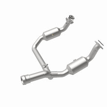 Load image into Gallery viewer, MagnaFlow Exhaust Products 280211 OEM Grade Direct-Fit Catalytic Converter for Select Cadillac Escalade, Cadillac Escalade ESV, Chevrolet Silverado 1500, Chevrolet Silverado LTD, Chevrolet Suburban, Chevrolet Tahoe, GMC Sierra 1500, GMC Sierra Limited,