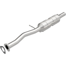 Load image into Gallery viewer, MagnaFlow Exhaust Products 55323 HM Grade Direct-Fit Catalytic Converter for Select Ford Excursion, Ford F-250 Super Duty, Ford F-350 Super Duty, Ford F-450 Super Duty, Ford F-550 Super Duty