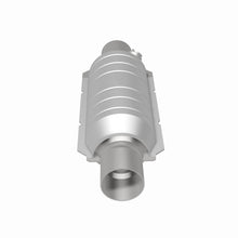 Load image into Gallery viewer, MagnaFlow Exhaust Products 51309 OEM Grade Universal Catalytic Converter for Select Chevrolet Avalanche 2500, Chevrolet C3500, Chevrolet K2500, Chevrolet K3500, Chevrolet Silverado 2500, Chevrolet Silverado HD, Chevrolet Silverado HD Classic, Chevrolet