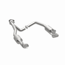 Load image into Gallery viewer, MagnaFlow Exhaust Products 4583378 California CARB Direct-Fit Catalytic Converter for Select Ford E-150, Ford E-150 Club Wagon, Ford E-250, Ford E-350 Club Wagon, Ford E-350 Super Duty