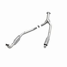 Load image into Gallery viewer, MagnaFlow Exhaust Products 93696 Standard Grade Direct-Fit Catalytic Converter for Select Land Rover Range Rover
