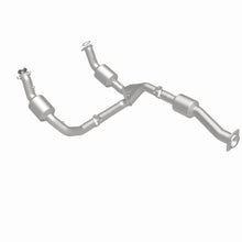 Load image into Gallery viewer, MagnaFlow Exhaust Products 280745 OEM Grade Direct-Fit Catalytic Converter for Select Chevrolet Silverado HD, Chevrolet Silverado HD, GMC Sierra HD, GMC Sierra HD