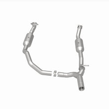 Load image into Gallery viewer, MagnaFlow Exhaust Products 280014 OEM Grade Direct-Fit Catalytic Converter for Select Ford E-350 Super Duty, Ford E-450 Super Duty