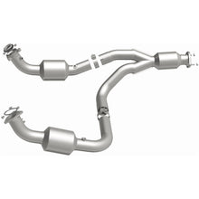 Load image into Gallery viewer, MagnaFlow Exhaust Products 280505 OEM Grade Direct-Fit Catalytic Converter for Select Chevrolet Express 3500, Chevrolet Express 4500, GMC Savana 3500, GMC Savana