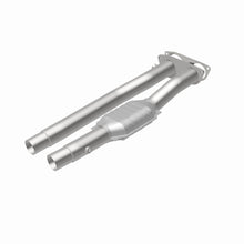 Load image into Gallery viewer, MagnaFlow Exhaust Products 4451471 California CARB Direct-Fit Catalytic Converter for Select Chevrolet C2500, Chevrolet C2500 Suburban, Chevrolet C3500, Chevrolet K2500, Chevrolet K2500 Suburban, Chevrolet K3500, GMC C2500, GMC C2500 Suburban, GMC C3500,